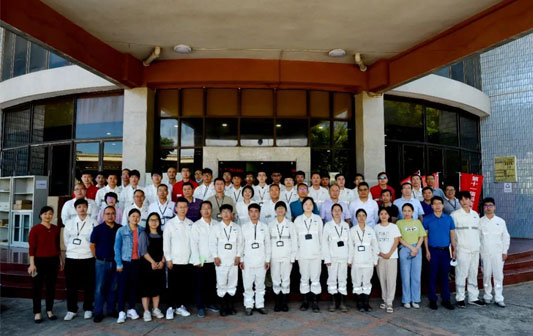 仰望星空 追逐夢想 逐光而行 向陽而生