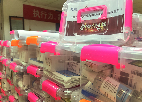 公司發(fā)放春節(jié)“健康關(guān)愛(ài)禮包”