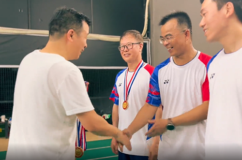 公司羽毛球隊勇奪“逐夢杯”冠軍
